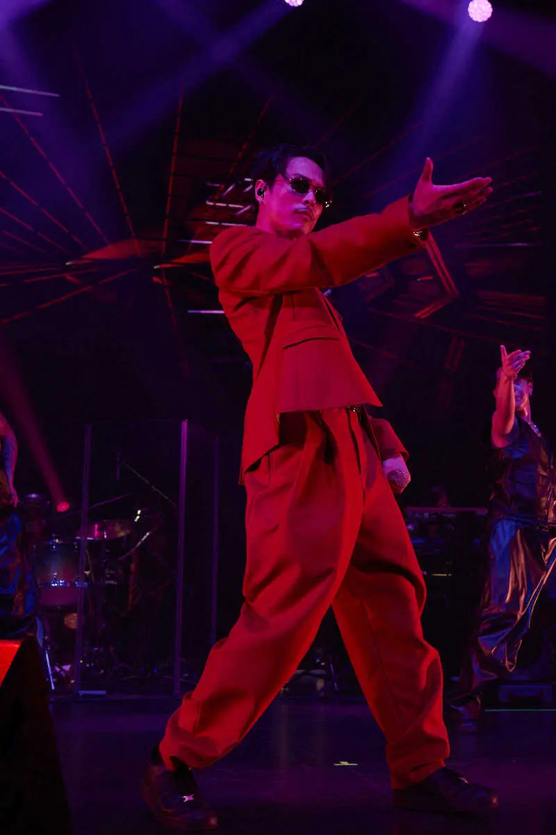 台北で初の海外公演を行った今市隆二（右）とゲスト出演したEXILEの