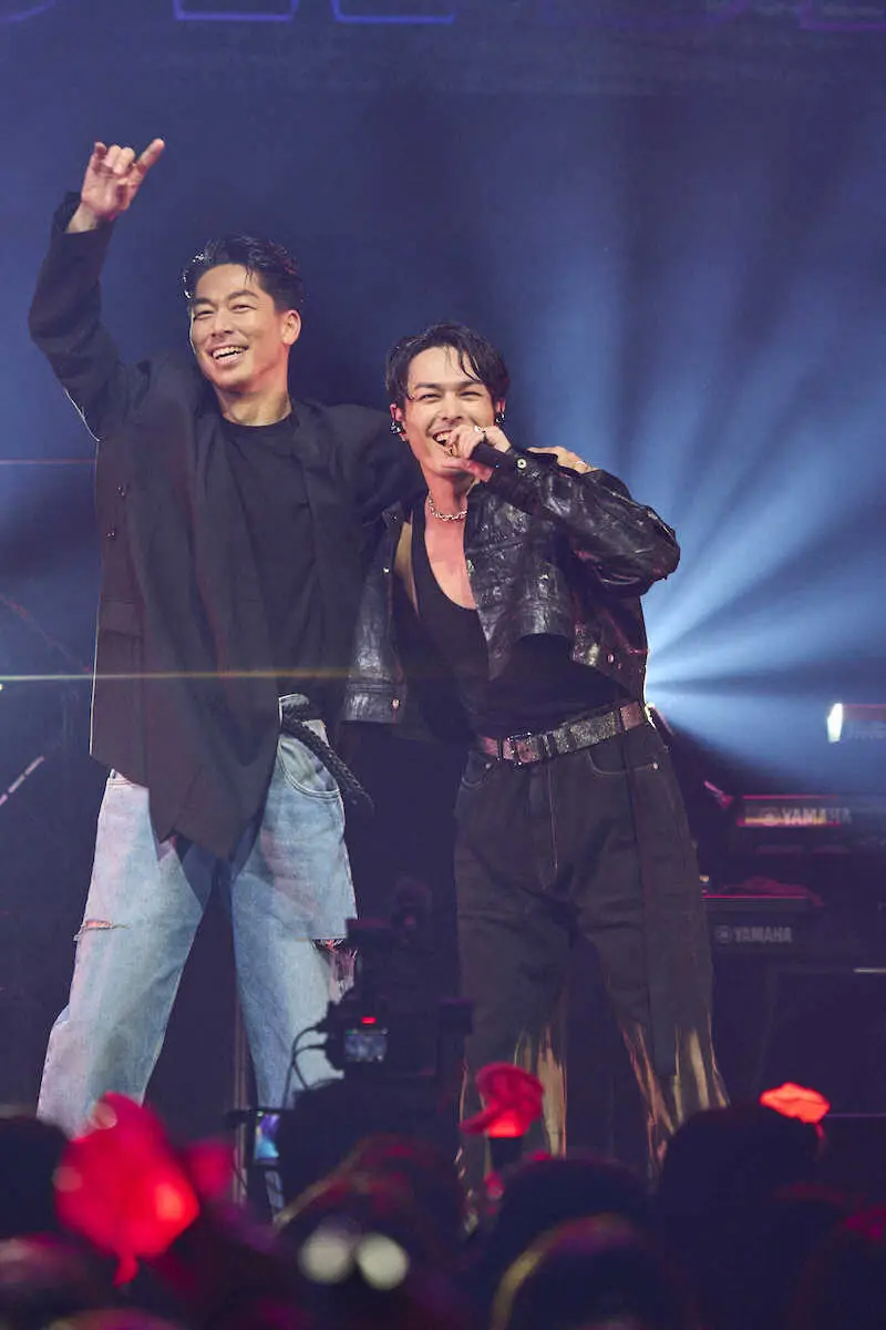 台北で初の海外公演を行った今市隆二（右）とゲスト出演したEXILEの