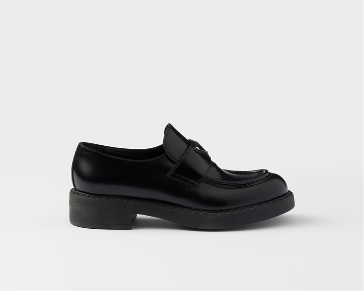 ブラック プラダ モノリス ブラッシュドレザー ローファー | PRADA