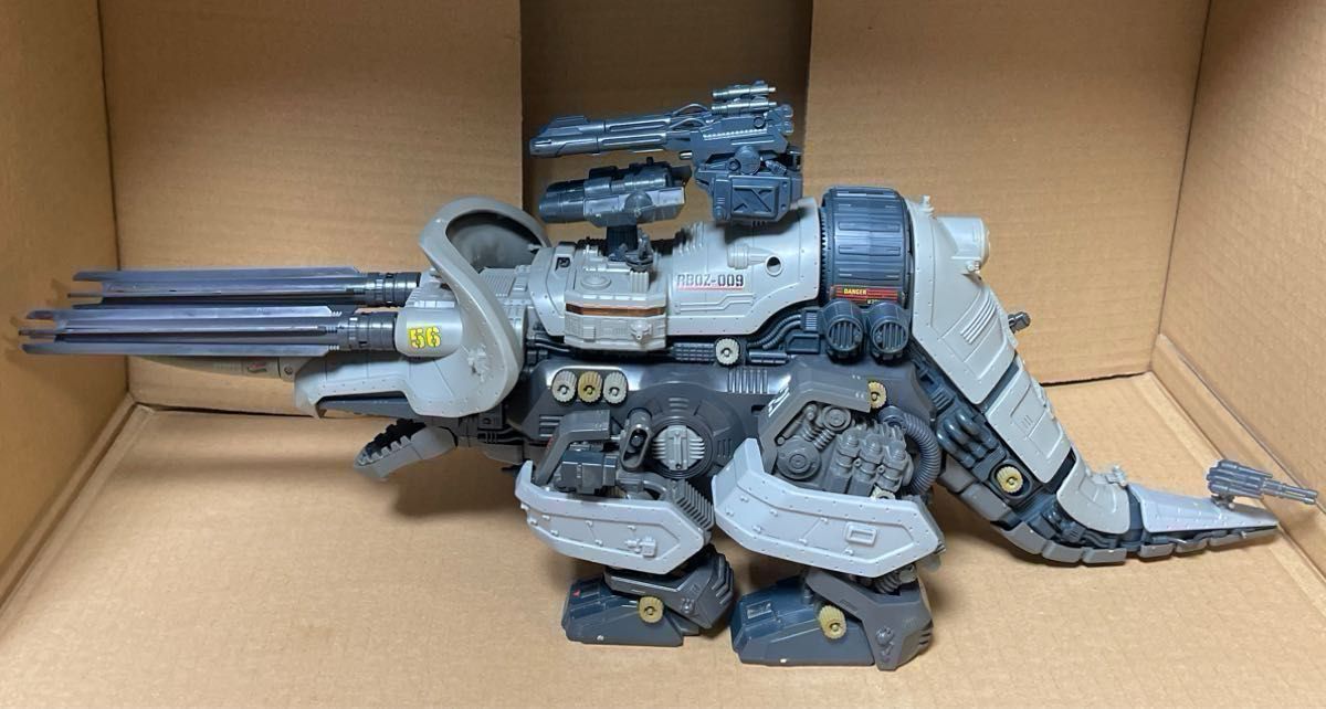 メカ生体ゾイド【マッドサンダー（トリケラトプス型）】組立済み