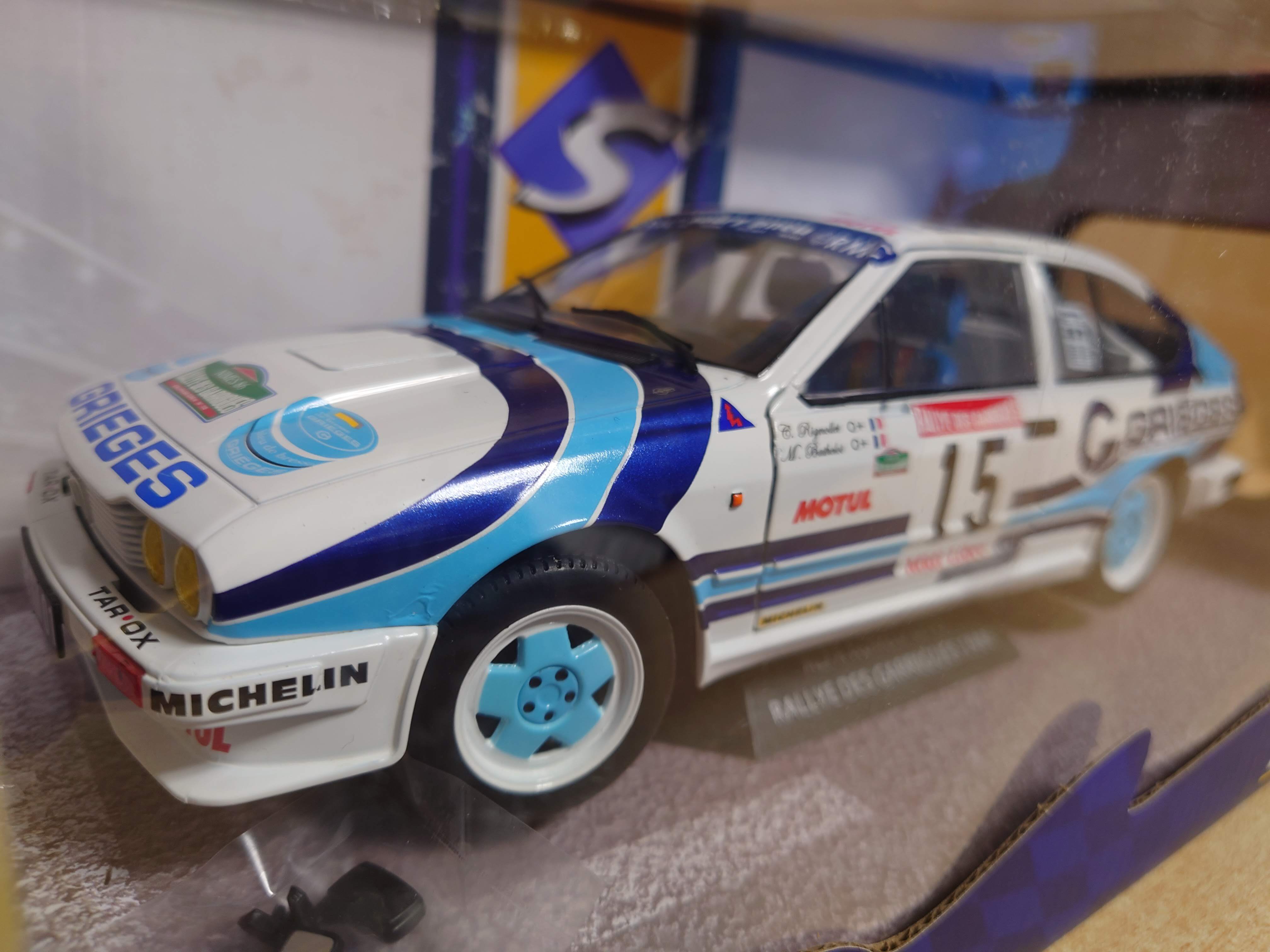 1/18 ラーダ ニーヴァ V LADA 1980 レッド ソリド製ダイキャスト製