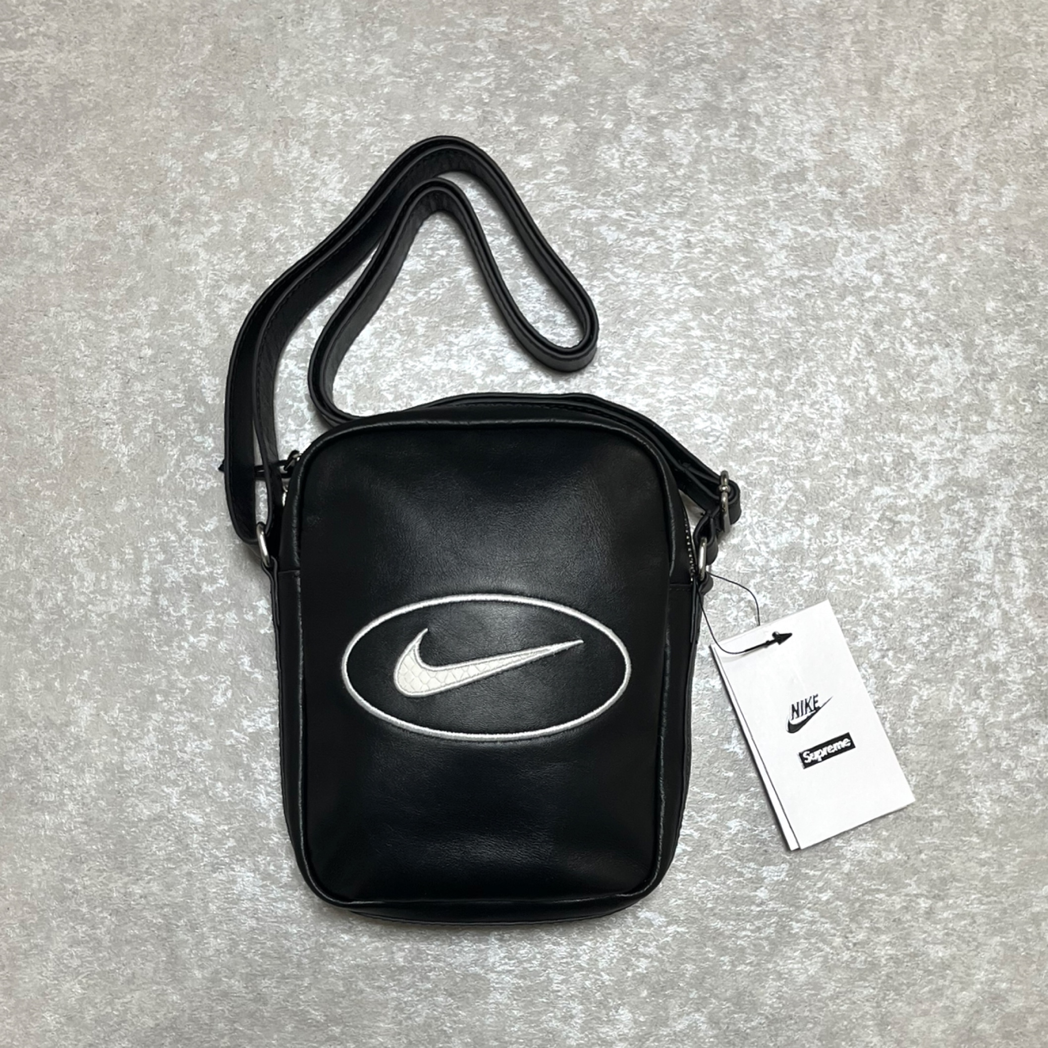 買付済み・国内発送】25SS Supreme×Nike コラボレザーバッグ (Supreme