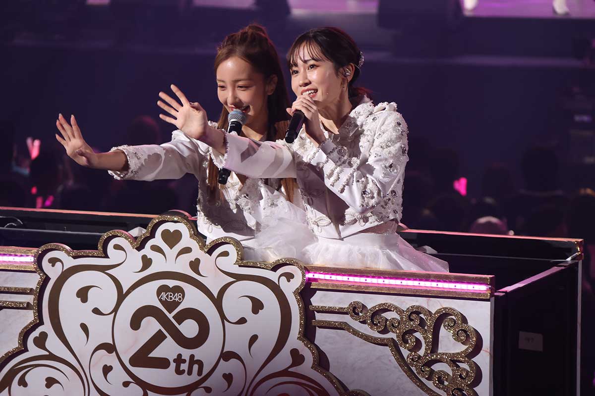 前田敦子、AKB48の20周年コンサートで涙「秋元先生にお礼が言いたい