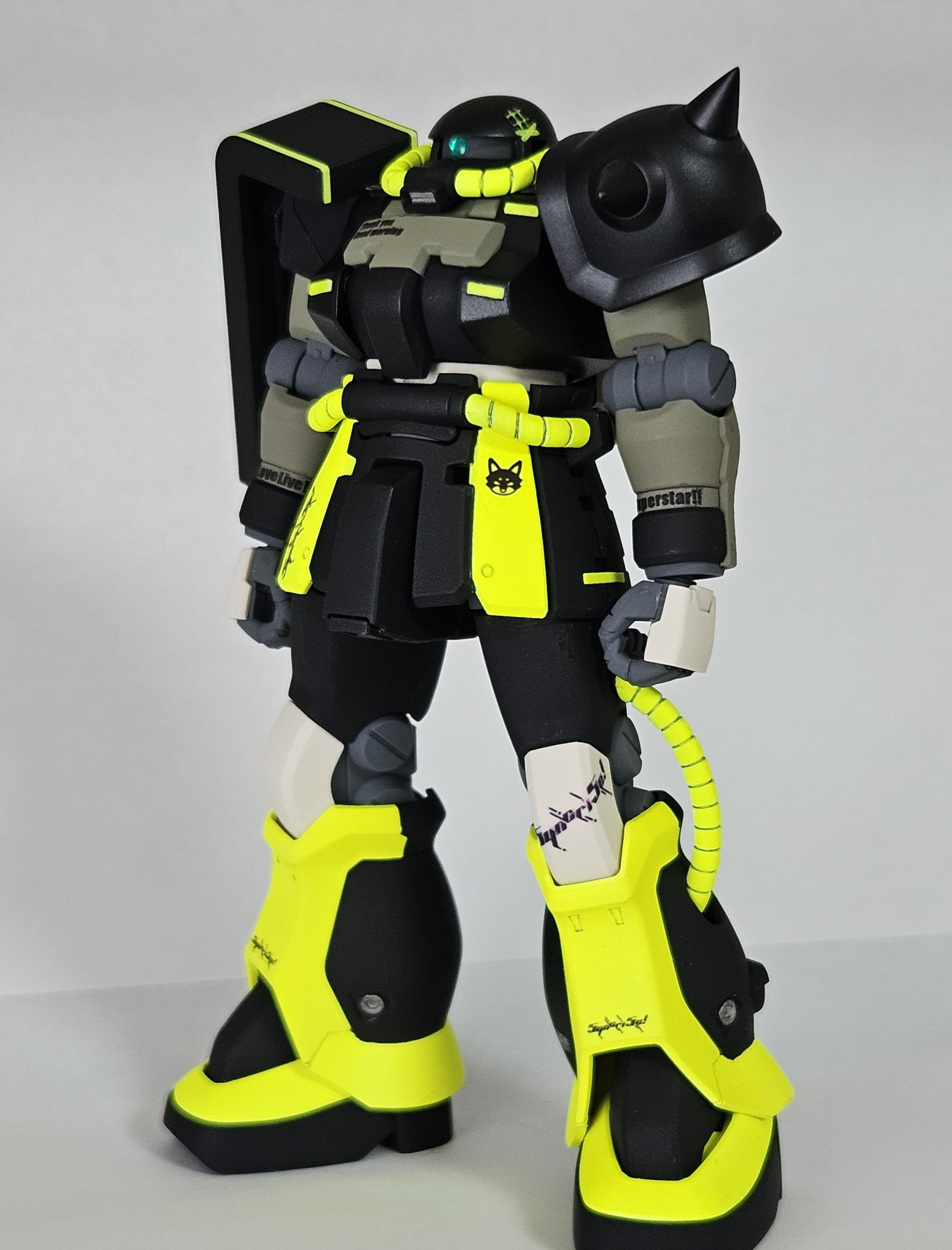 5yncri5e!専用ザクII （鈴原希実機）｜ふゆ太郎さんのガンプラ作品