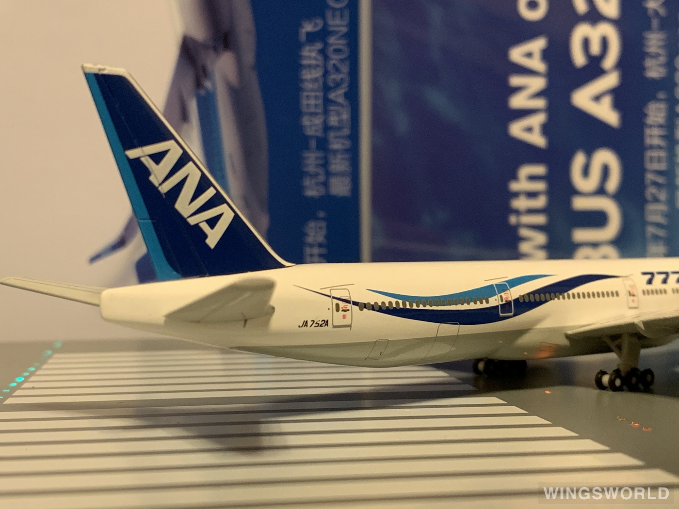 Hogan 1:400 Boeing 777-300 ANA 全日空NH40012 JA752A 风彩绘的照片