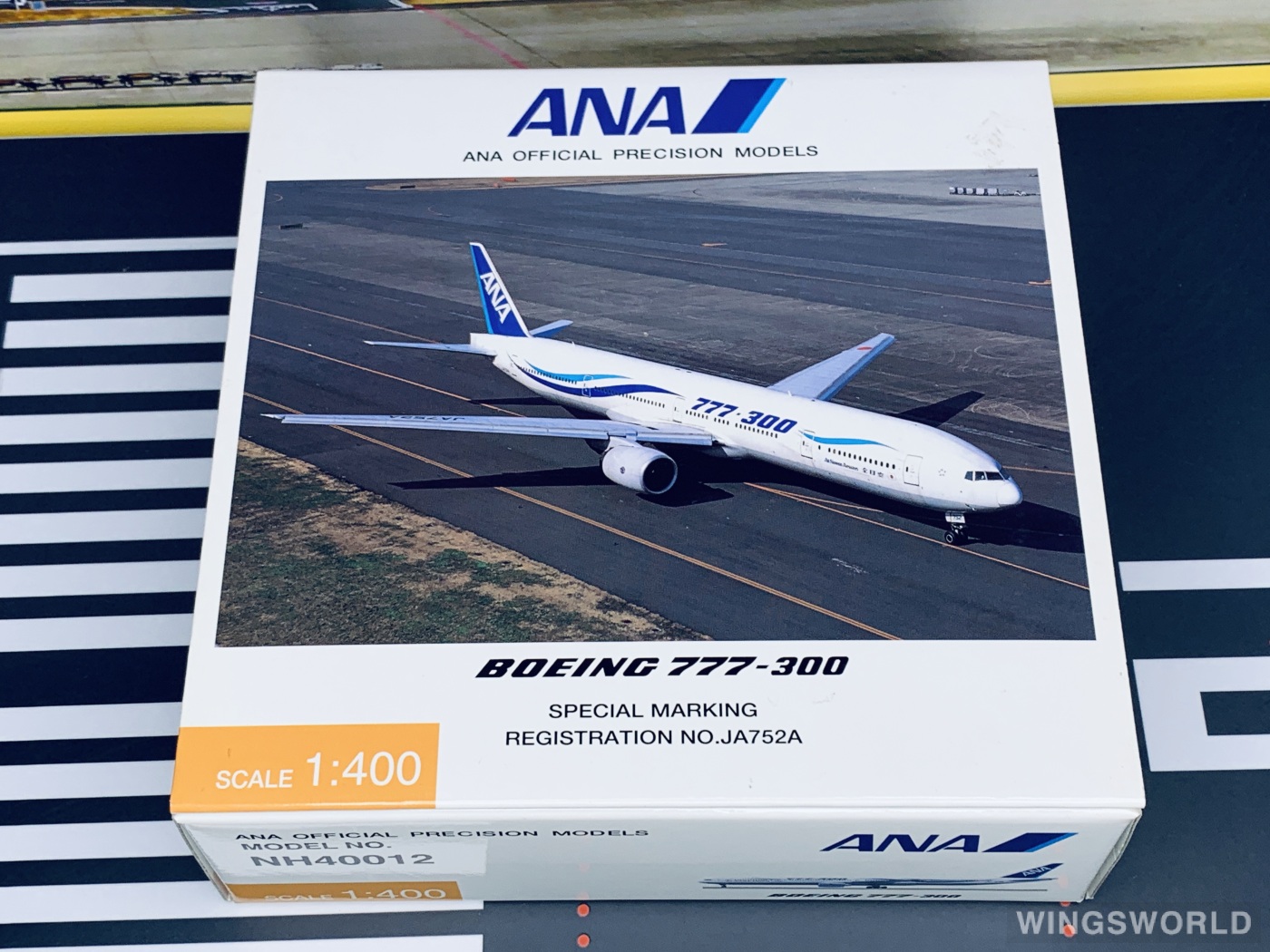 Hogan 1:400 Boeing 777-300 ANA 全日空NH40012 JA752A 风彩绘的照片