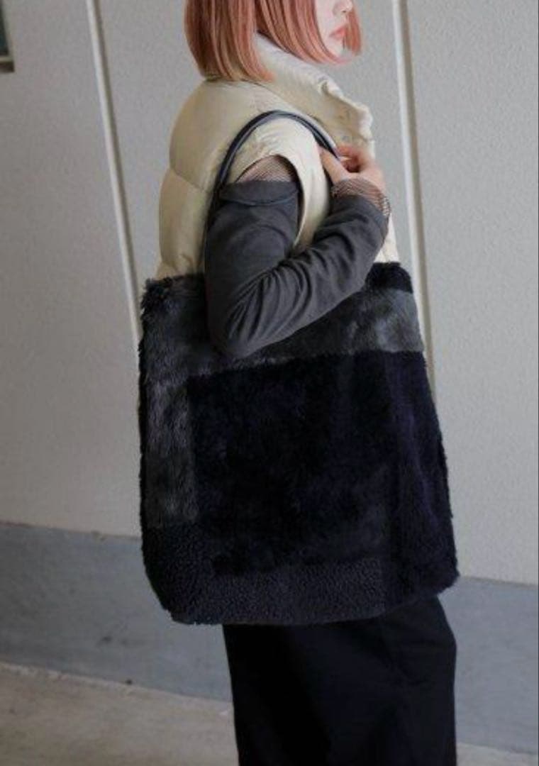 YOKE / JACQUARD BOA TOTE BAG　黒