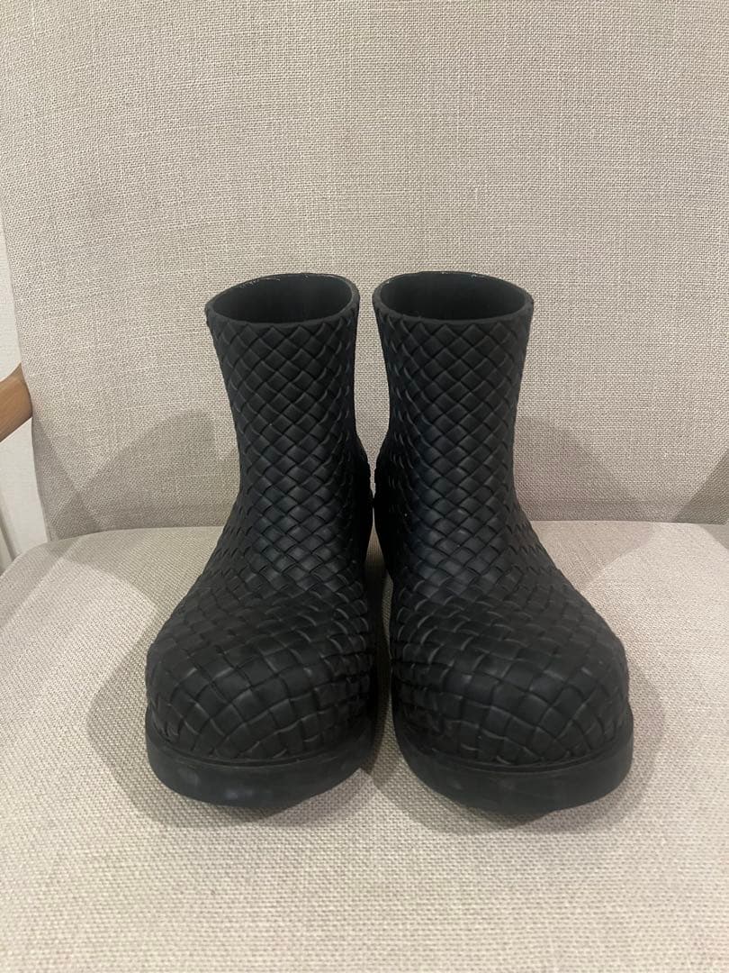 黒い編み込みラバーショートブーツ