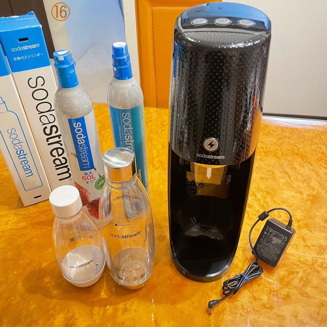 Sodastream One Touch 満タンガスシリンダー2本、ボトル2本 Sodastream One Touch 満タンガスシリンダー2本、ボトル2本