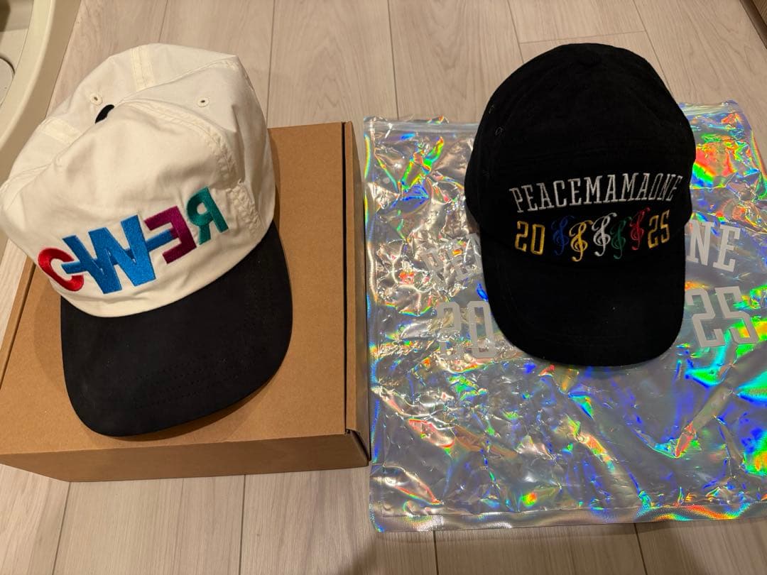 （最終値下げ）GDRAGON peacemamaone 限定キャップ2点セット PEACEMINUSONE - G-DRAGON POWER キャップ ピンバッジ付き キャップ2つ