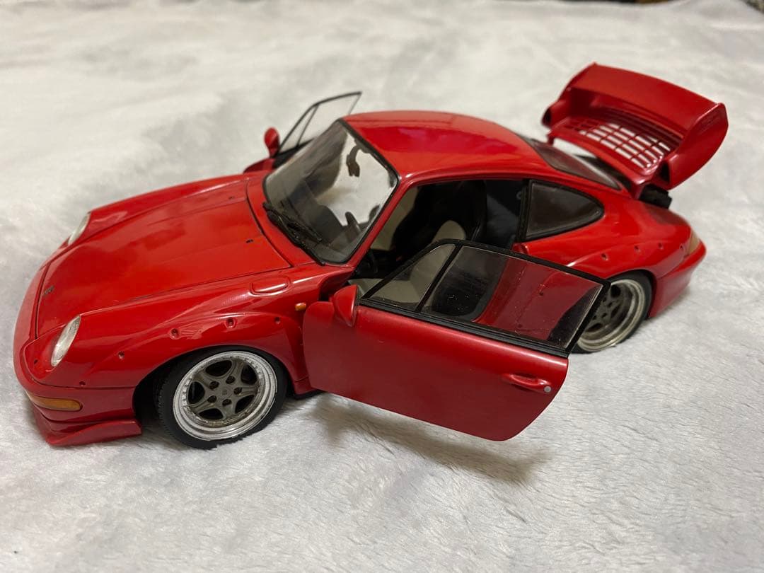 ミニカー UT PORSCHE 911 Series 1/18