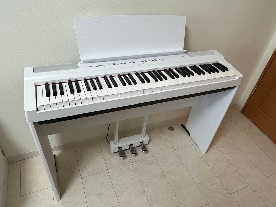 YAMAHA 電子ピアノ　P-121 ペダルユニット　LP-1 レンタル] YAMAHA P-121 電子ピアノ [譜面立て、ペダル付き] ブラック