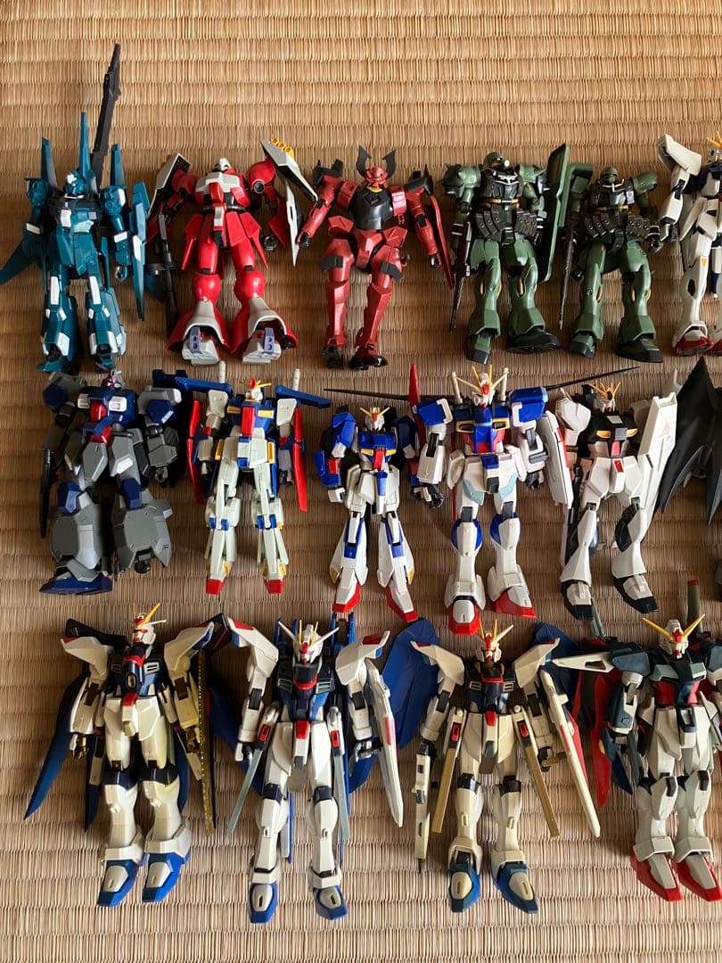ガンプラ　まとめ売り　ジャンク品　ガンダム 31体　プラモデル ガンプラ ジャンク品まとめ売り 30体以上 その他パーツ各種多数