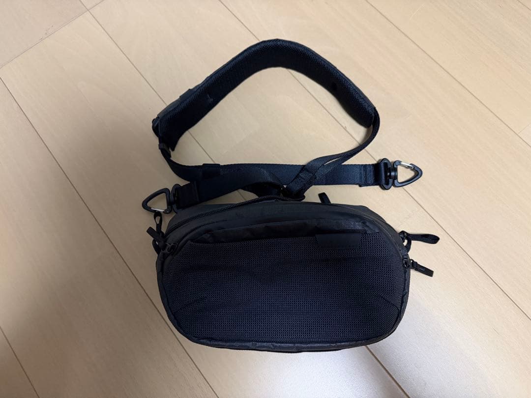 バッグ Able Carry Core Sling Ultra Black Core Sling – Able Carry