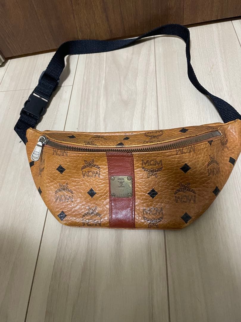 mcm ロゴプリント ボディバッグ ブラウン mcm ロゴプリント ボディバッグ ブラウン - メルカリ