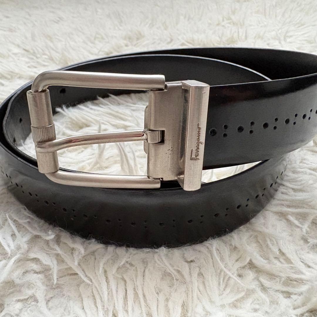 美品　フェラガモ シルバー×ブラック　レザーベルト 67 4022 メンズ FERRAGAMO（フェラガモ） リバーシブル ガンチーニ ベルト メンズ