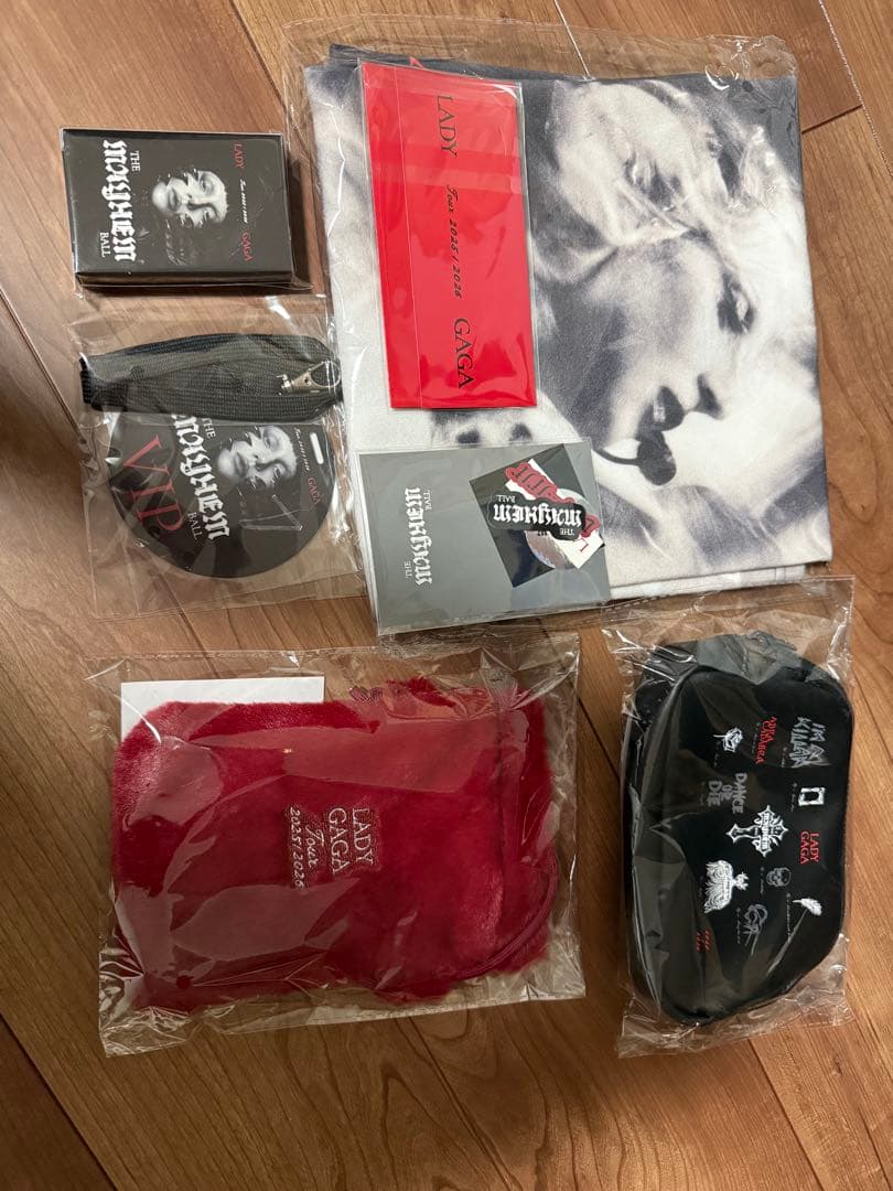 レディガガ　VIP ゴールド　グッズ　フルセット
